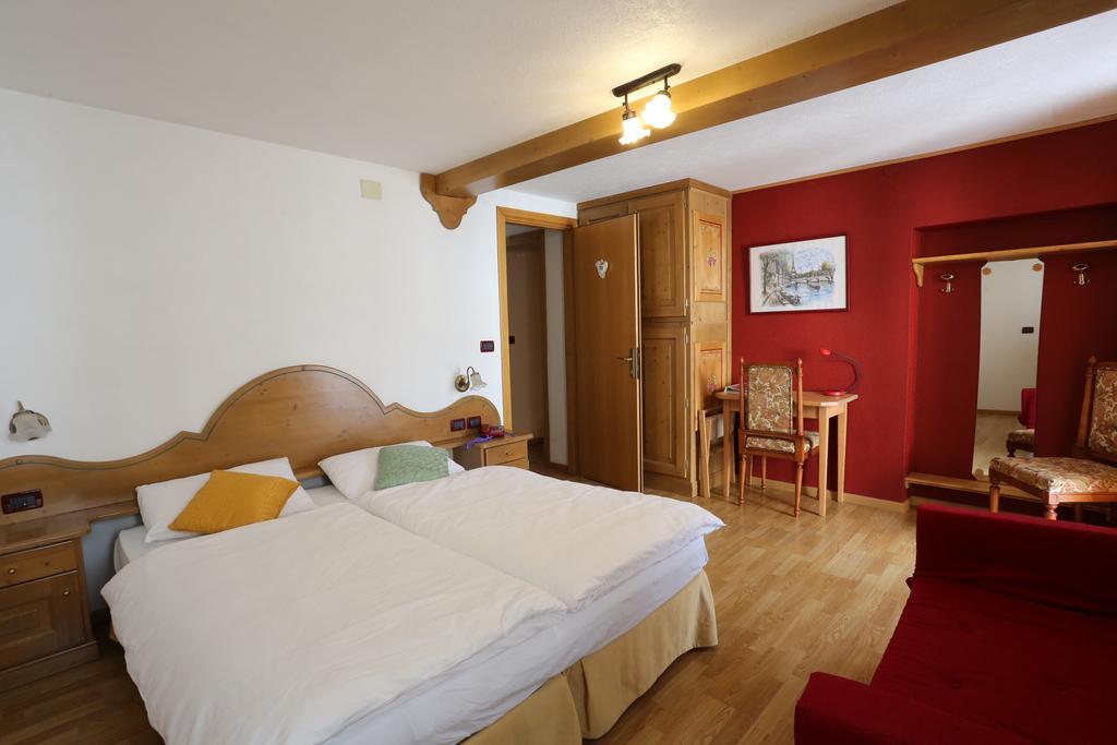 Albergo Centrale Форни ди Сопра Стая снимка