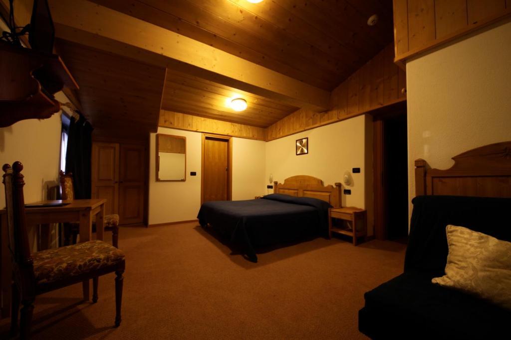 Albergo Centrale Форни ди Сопра Екстериор снимка