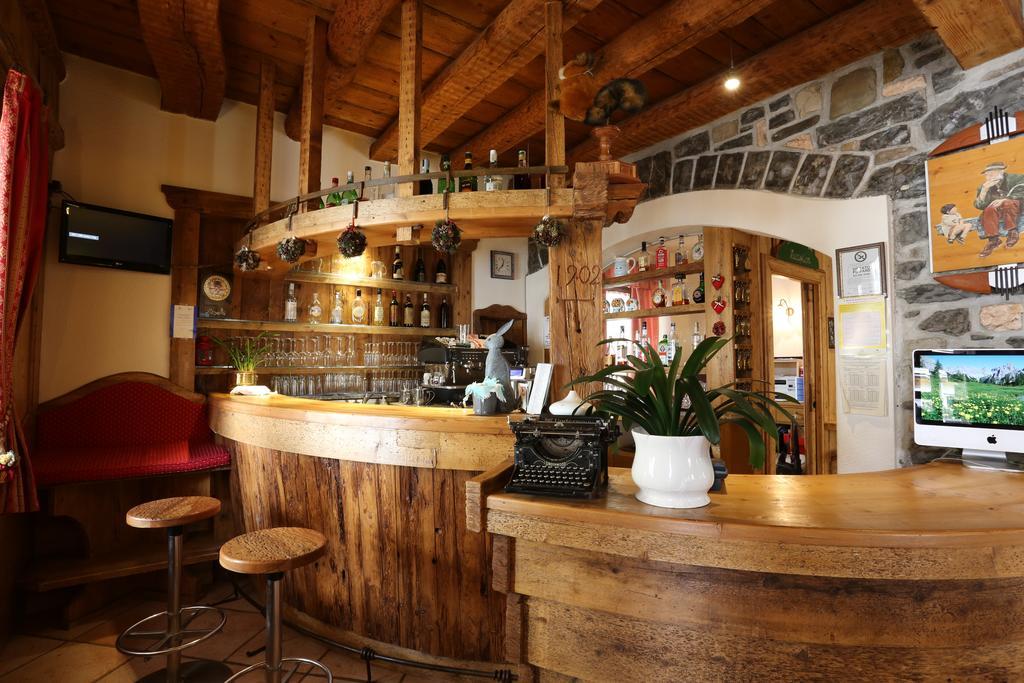 Albergo Centrale Форни ди Сопра Екстериор снимка