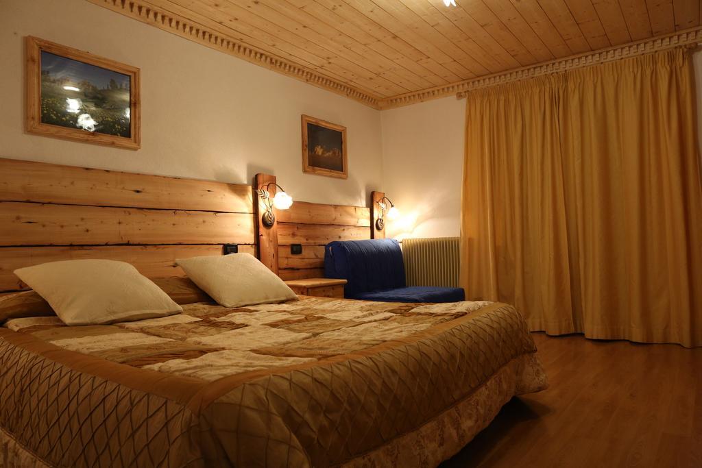 Albergo Centrale Форни ди Сопра Екстериор снимка